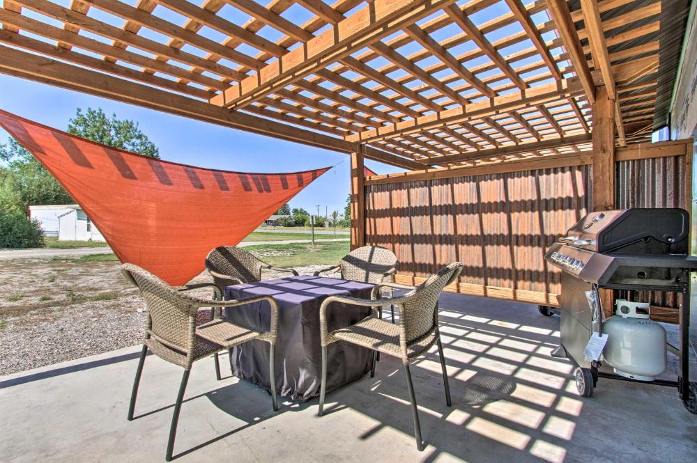 Pet-Friendly Choteau Townhouse with Gas Grill!